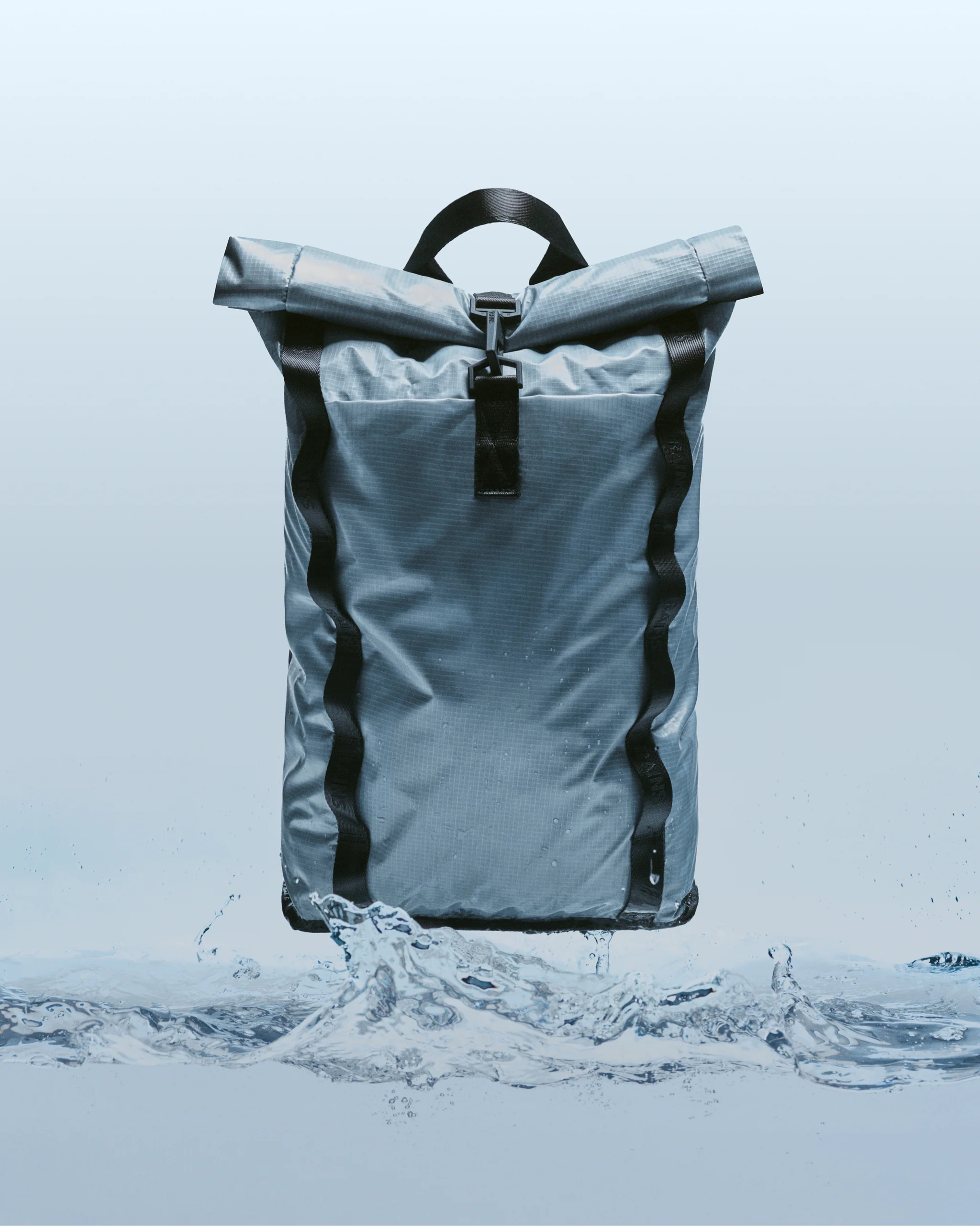 Eleganza Scandinava sotto la Pioggia